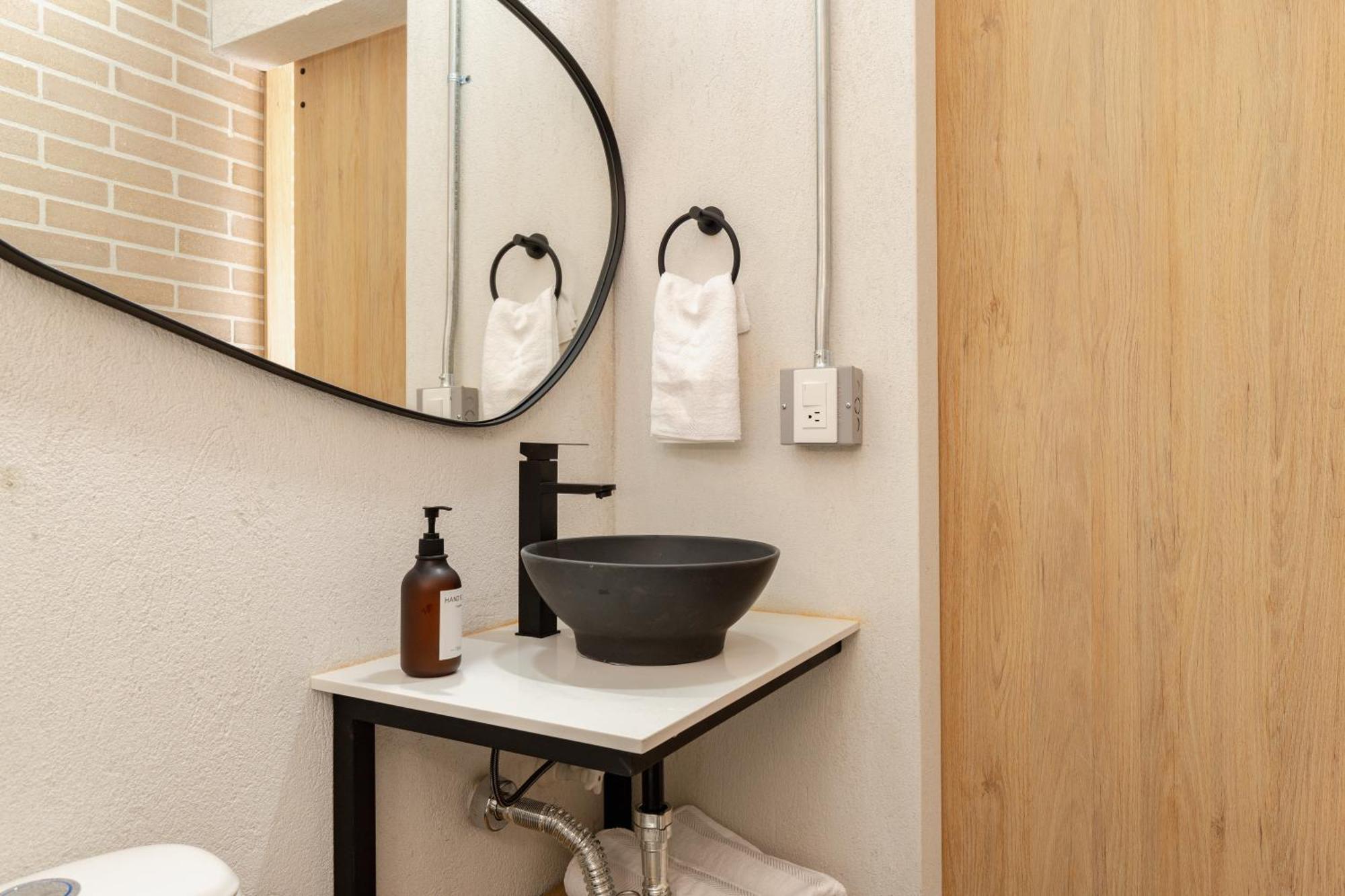 Serena Para Pareja En Estudio En Laureles Apartamento Medellín